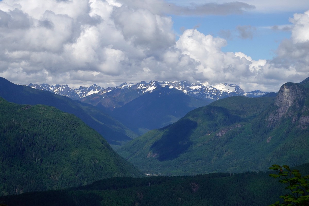 层峦叠嶂